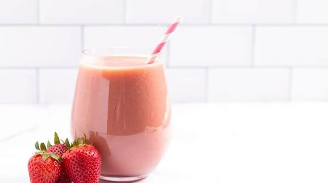 Koktajl truskawkowy z kefirem - zdrowy przepis na orzeźwienie