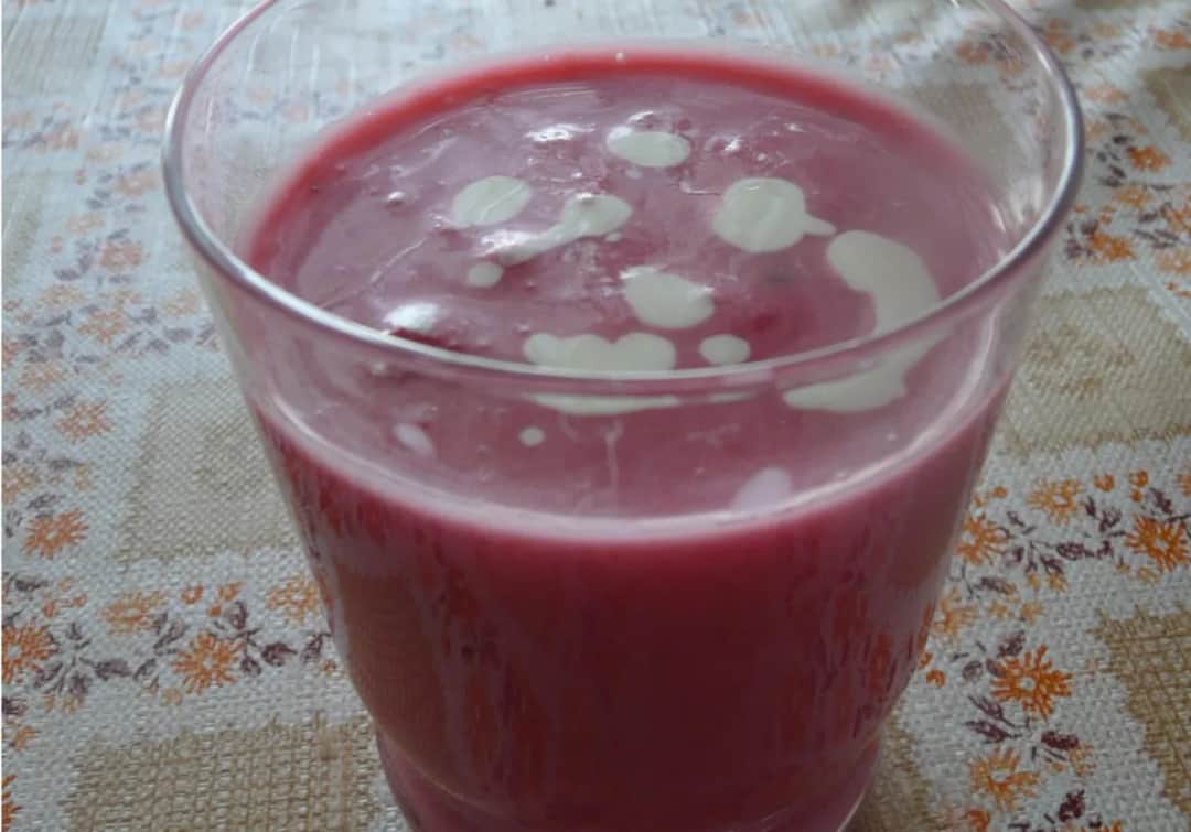 Orzeźwiający koktajl z czerwonej porzeczki - zdrowy przepis na napój