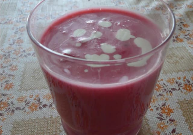 Orzeźwiający koktajl z czerwonej porzeczki - zdrowy przepis na napój