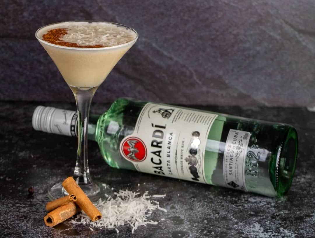 Najlepsze przepisy na drinki z rumem Bacardi, które musisz spróbować